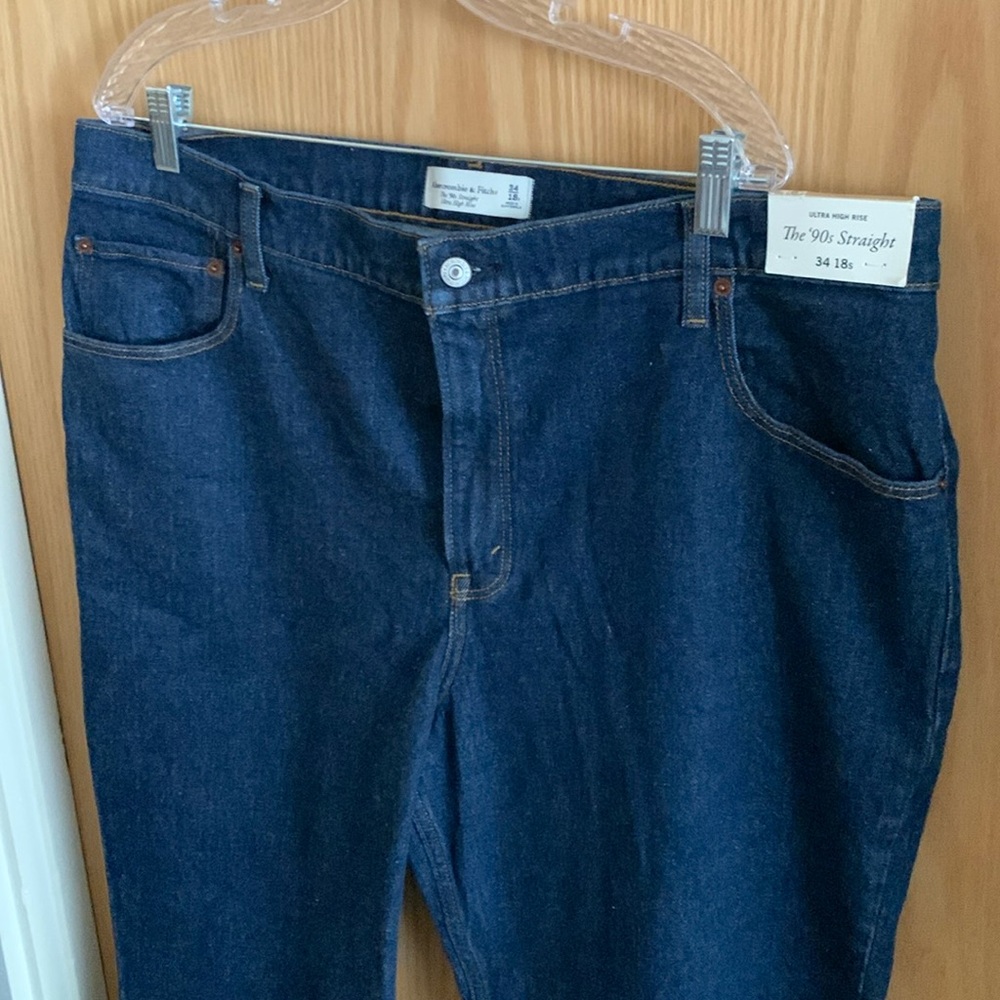 Women’s NWT Abercrombie and Fitch 90s straight ultra high-rise jeans